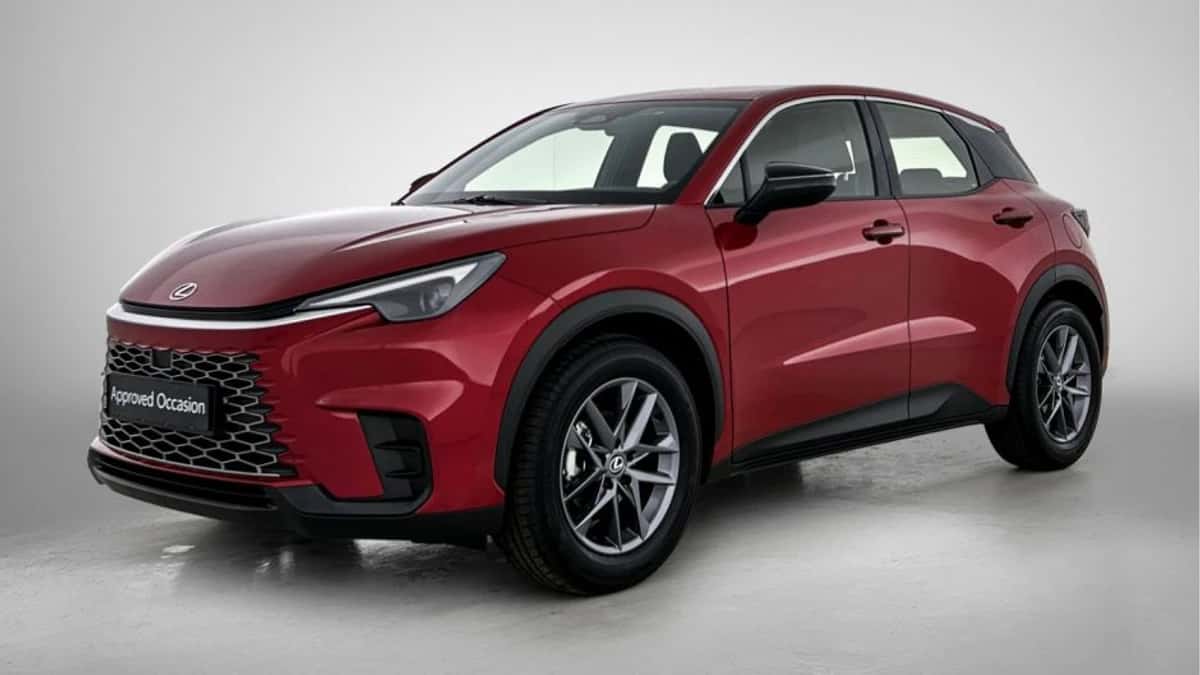 Lexus LBX (2024) — foto 1