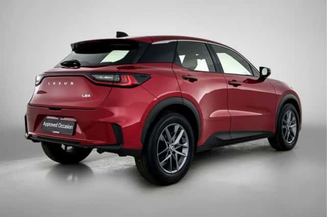 Lexus LBX (2024) thumbnail 2