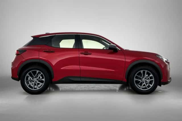 Lexus LBX (2024) thumbnail 11