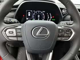 Lexus LBX (2024) thumbnail 17