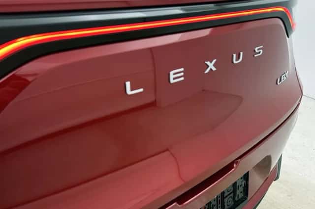 Lexus LBX (2024) thumbnail 18