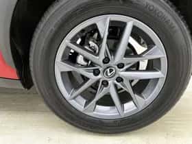 Lexus LBX (2024) thumbnail 22