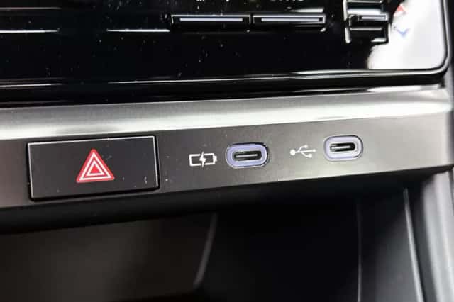 Lexus LBX (2024) thumbnail 23