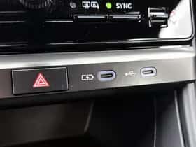 Lexus LBX (2024) thumbnail 23