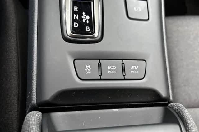 Lexus LBX (2024) thumbnail 24