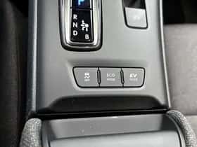 Lexus LBX (2024) thumbnail 24