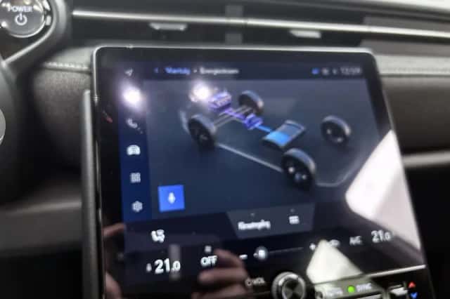 Lexus LBX (2024) thumbnail 25