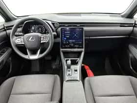 Lexus LBX (2024) thumbnail 4