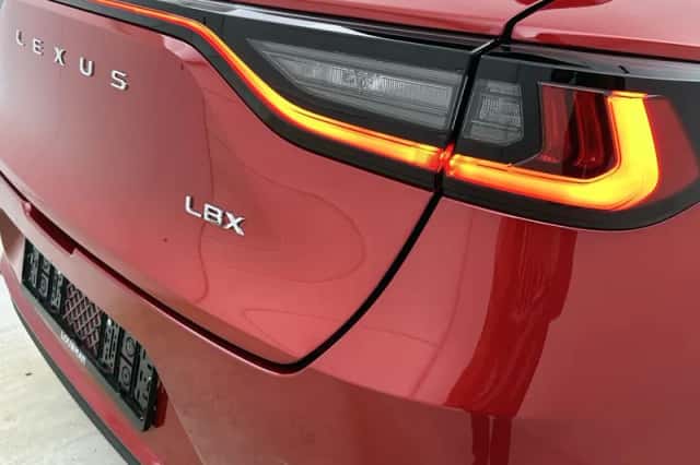 Lexus LBX (2024) thumbnail 32