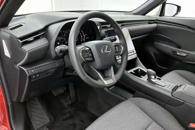 Lexus LBX (2024) thumbnail 33