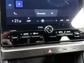 Lexus LBX (2024) thumbnail 9