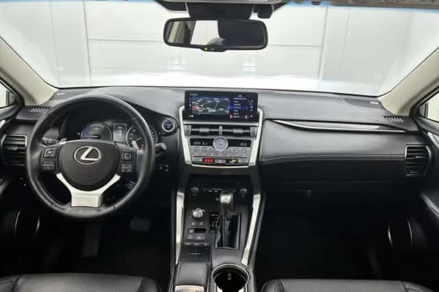 Lexus NX (2018) thumbnail 4