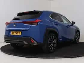 Lexus UX (2019) thumbnail 2