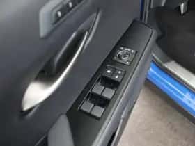 Lexus UX (2019) thumbnail 11