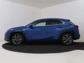 Lexus UX (2019) thumbnail 3