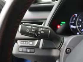 Lexus UX (2019) thumbnail 21