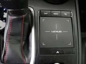 Lexus UX (2019) thumbnail 30