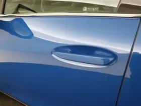 Lexus UX (2019) thumbnail 4