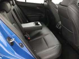 Lexus UX (2019) thumbnail 48