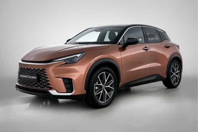 Lexus LBX (2024) thumbnail 1