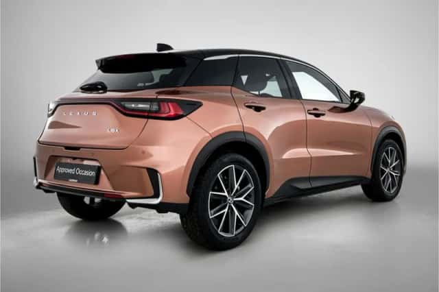 Lexus LBX (2024) thumbnail 2