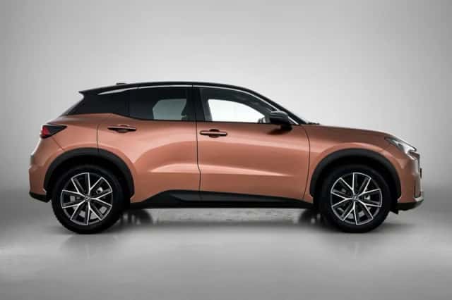 Lexus LBX (2024) thumbnail 11