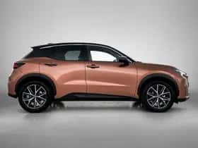 Lexus LBX (2024) thumbnail 11