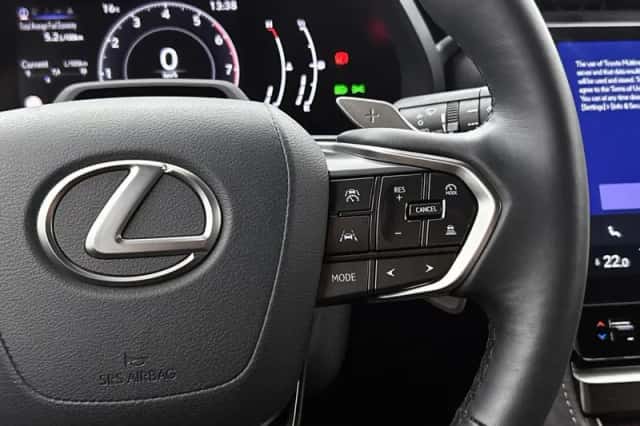 Lexus LBX (2024) thumbnail 14