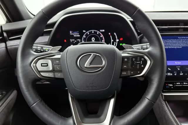 Lexus LBX (2024) thumbnail 17