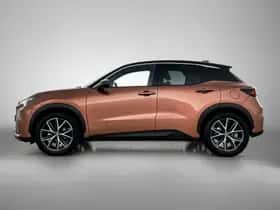 Lexus LBX (2024) thumbnail 3