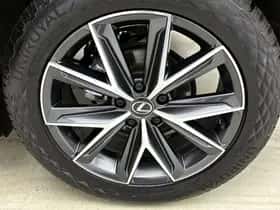 Lexus LBX (2024) thumbnail 23