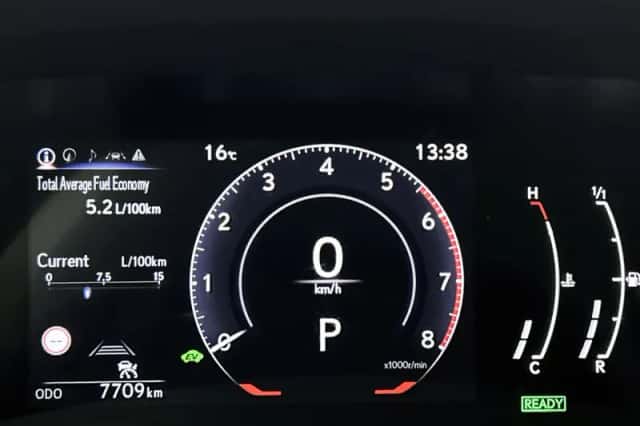Lexus LBX (2024) thumbnail 5