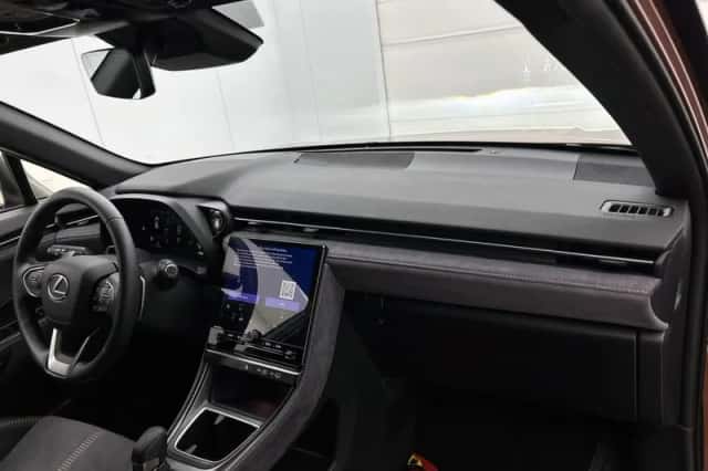 Lexus LBX (2024) thumbnail 6