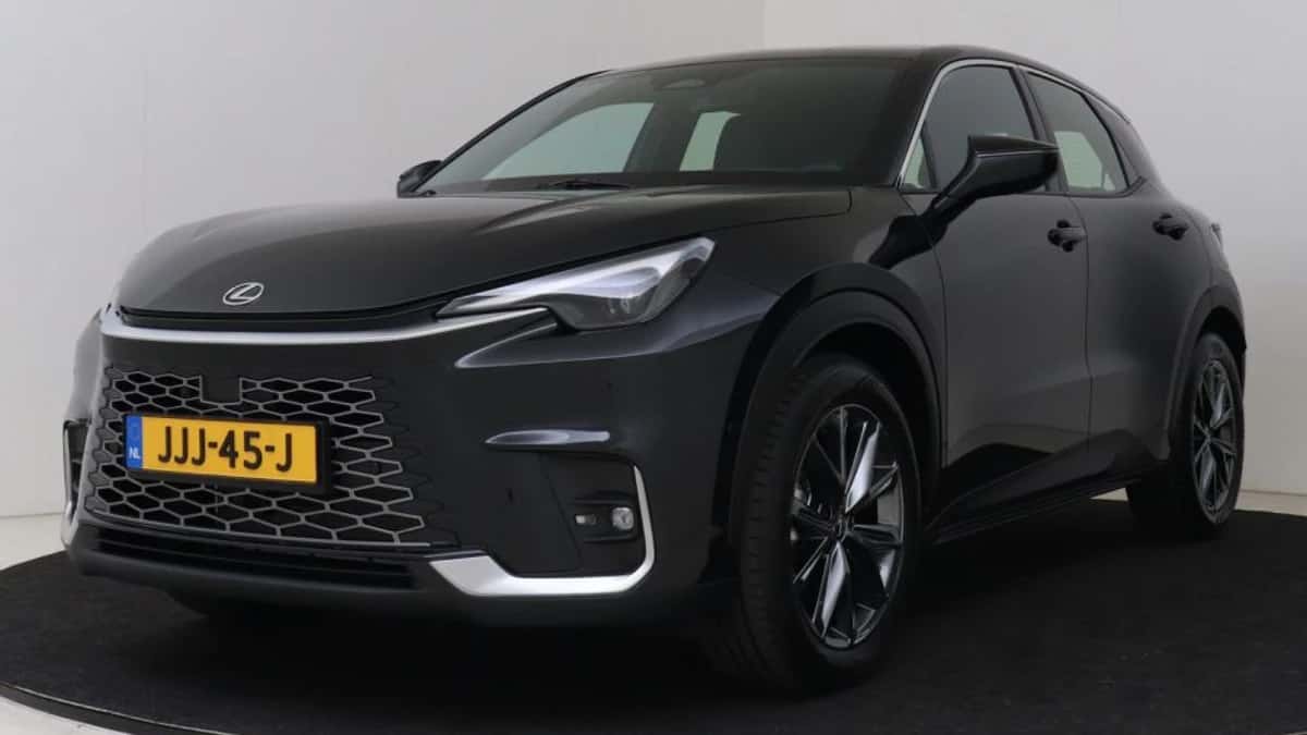Lexus LBX (2025) — foto 1