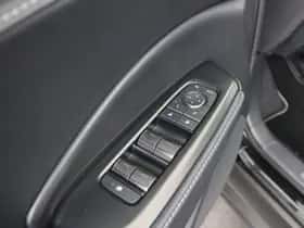 Lexus LBX (2025) thumbnail 9
