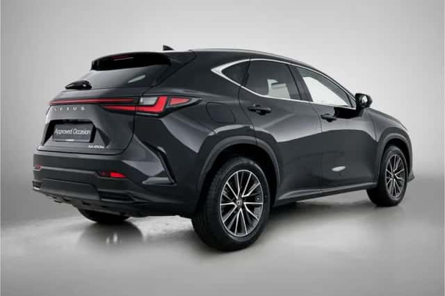 Lexus NX (2022) thumbnail 2