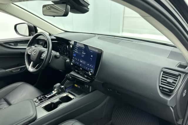 Lexus NX (2022) thumbnail 11