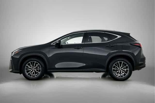 Lexus NX (2022) thumbnail 3