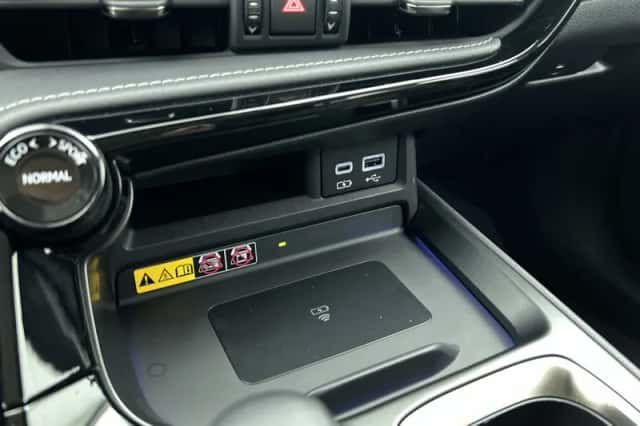 Lexus NX (2022) thumbnail 23