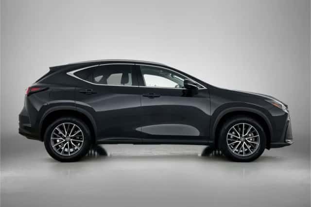 Lexus NX (2022) thumbnail 4