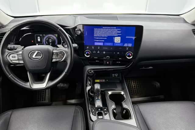 Lexus NX (2023) thumbnail 4