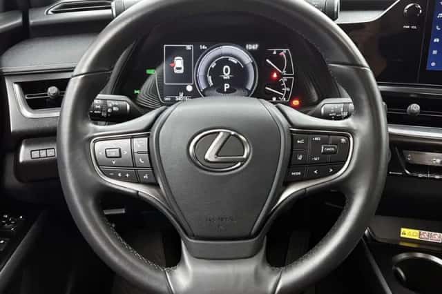 Lexus UX (2024) thumbnail 17