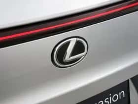 Lexus UX (2024) thumbnail 18