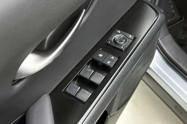 Lexus UX (2024) thumbnail 21