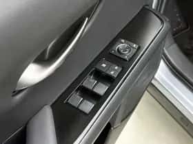 Lexus UX (2024) thumbnail 21