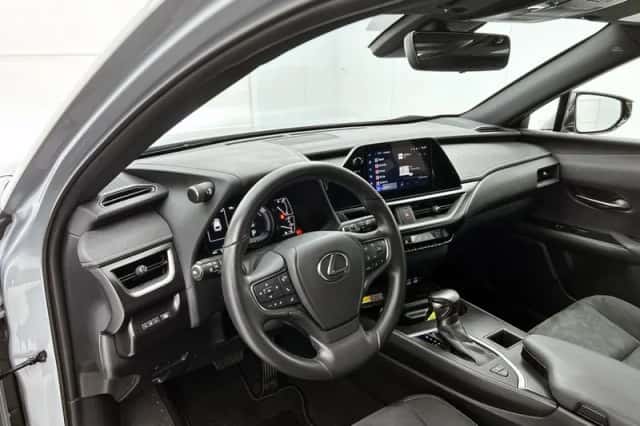 Lexus UX (2024) thumbnail 30