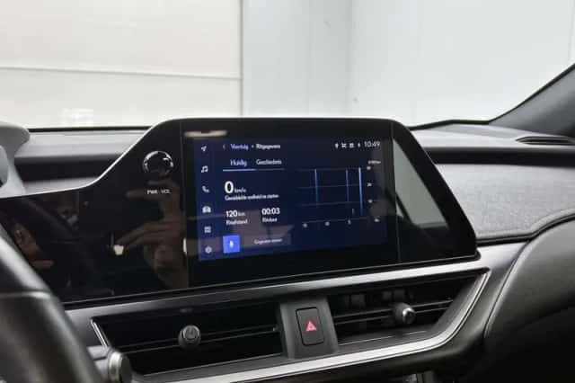 Lexus UX (2024) thumbnail 7