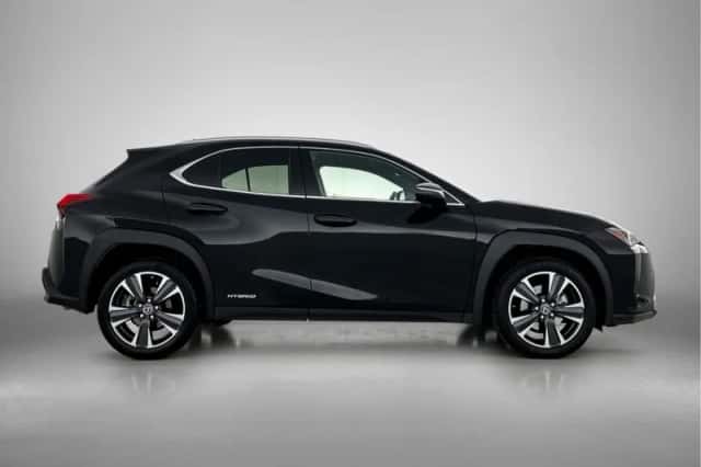 Lexus UX (2022) thumbnail 11