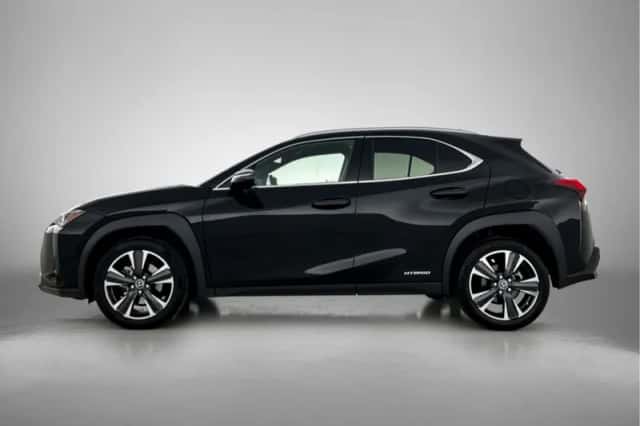 Lexus UX (2022) thumbnail 3