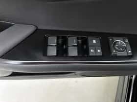 Lexus UX (2022) thumbnail 21